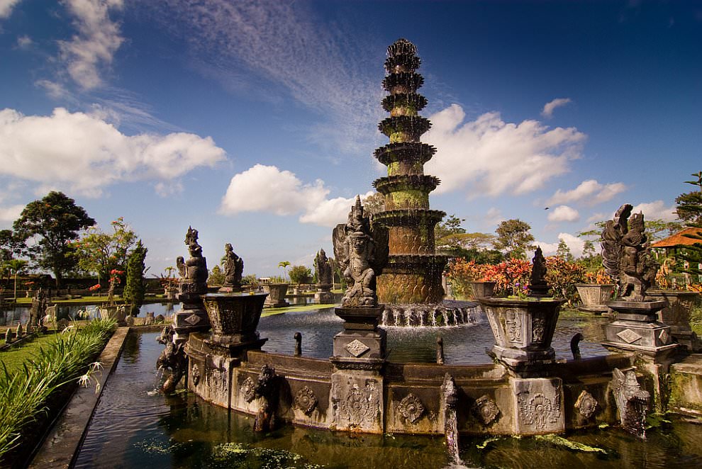 Индонезия. Водный дворец Тирта Ганга. Индонезия, Водный дворец Тиртаганга.. Тиртаганга Бали. Водный дворец Тирта Ганга остров Бали.