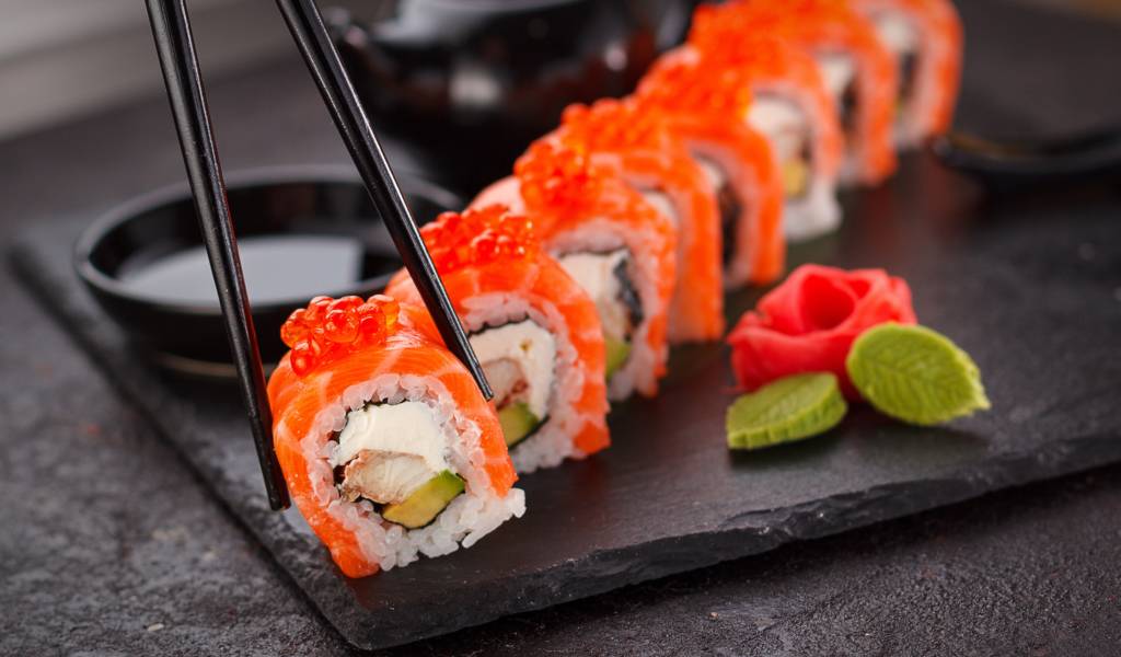Що скуштувати в Японії: суші та сашімі